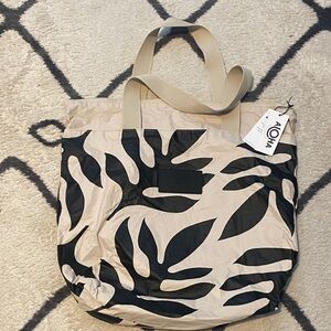 ALOHA Collection NWT Day Tripper Bag Beige and Black Tote Bag